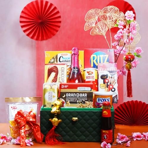 Parcel Imlek Menjadi Pilihan Utama